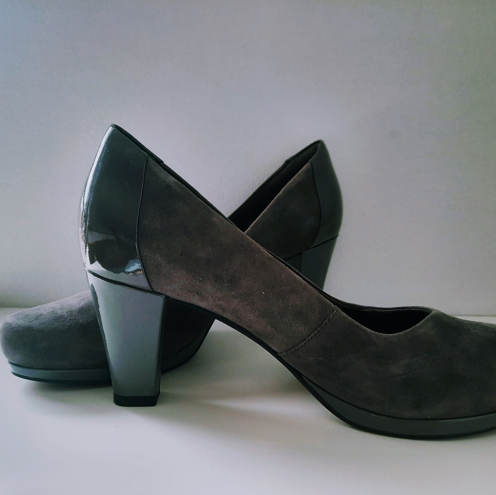 Clarks pumps heels, size 10, gray/purple dust, leather shoes